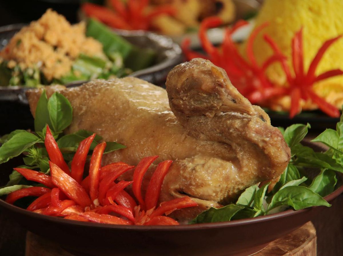 Ayam Ingkung Bumbu Yang Mantul Khas Jawa Tengah